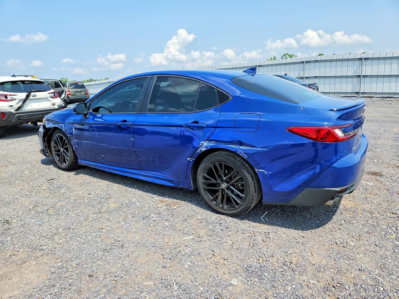 2026 Toyota Camry Se - zdjęcie 2