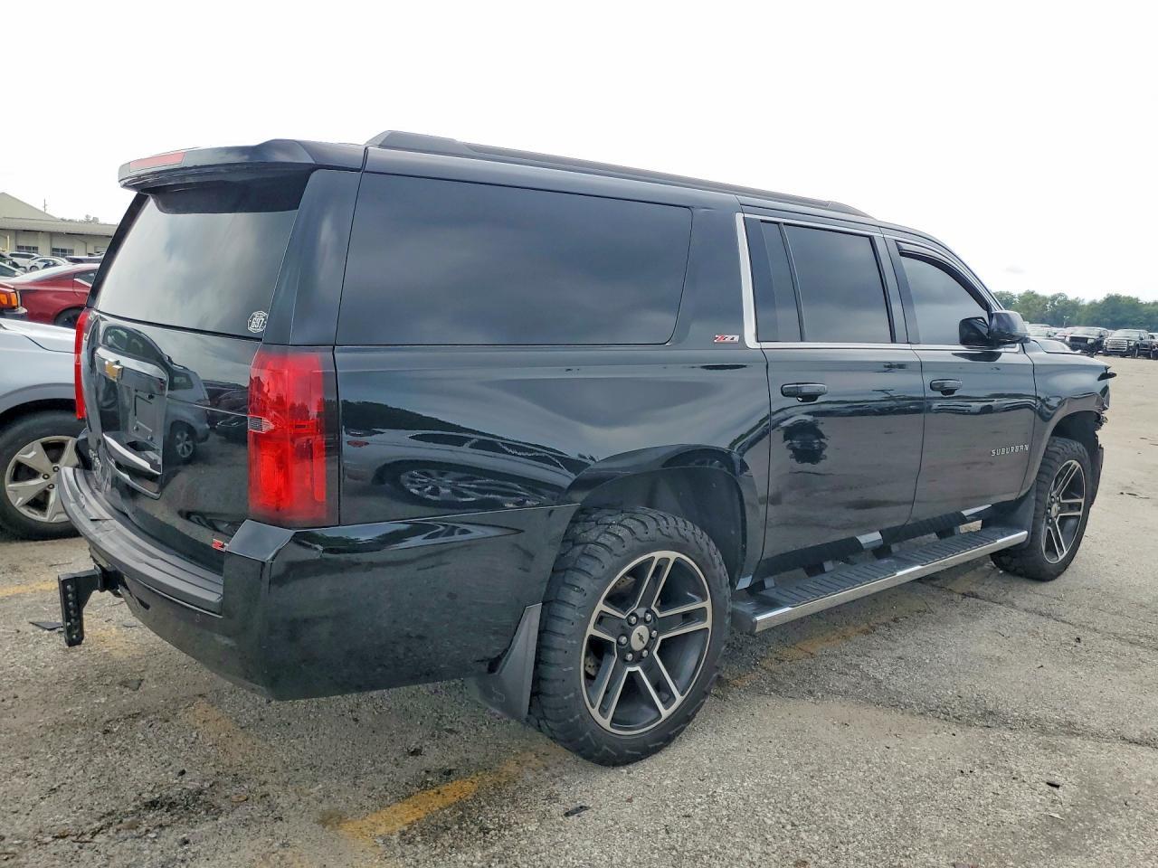 2016 Chevrolet Suburban K1500 Lt - zdjęcie 3