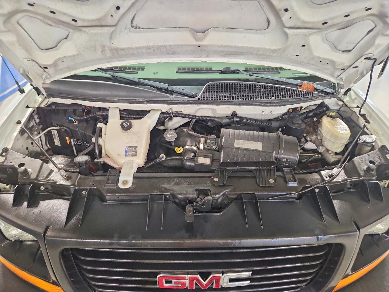2017 GMC Savana G2500 - zdjęcie 11