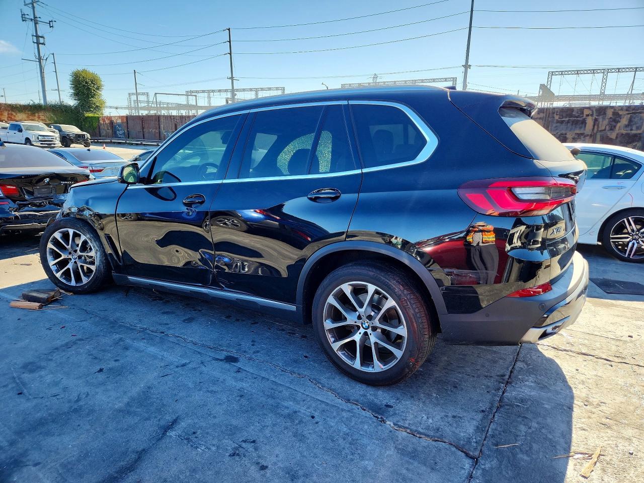 2022 BMW X5 xDrive40I - zdjęcie 2