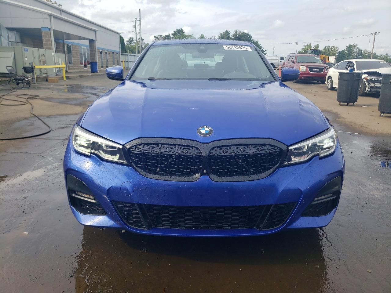 2021 BMW Seria 3 330i - zdjęcie 5