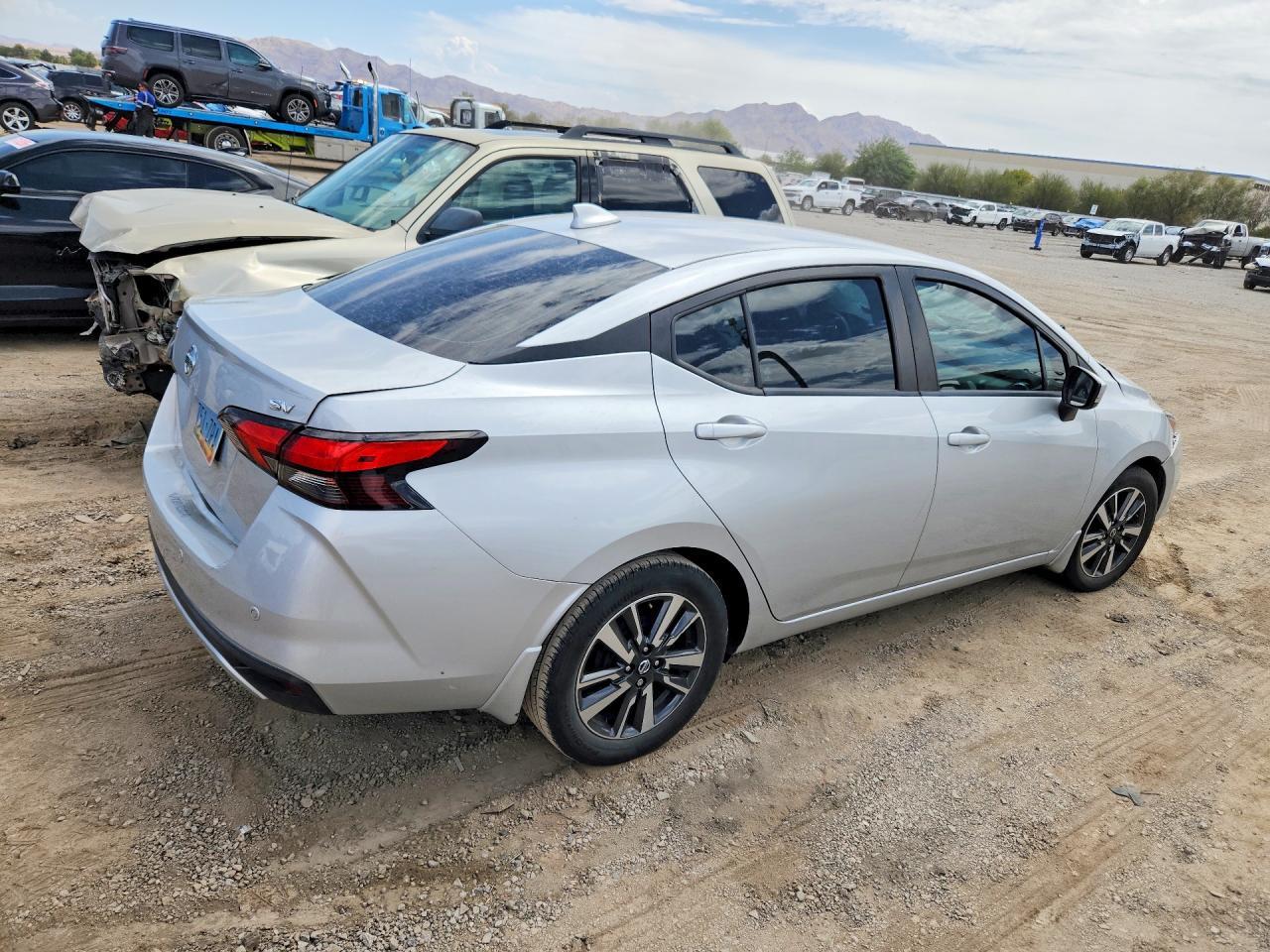 2022 Nissan Versa Sv - zdjęcie 3