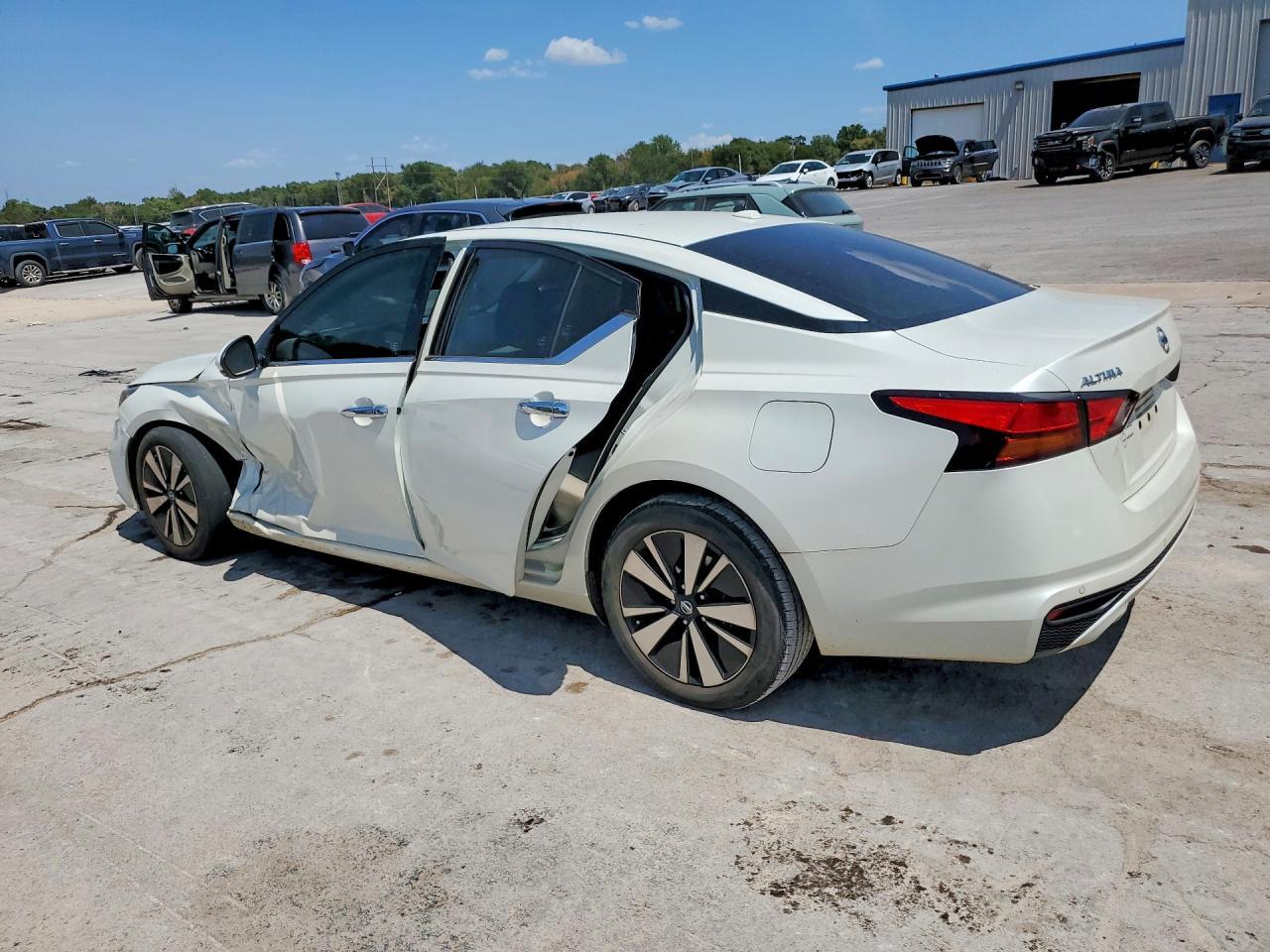 2019 Nissan Altima Sl - zdjęcie 2