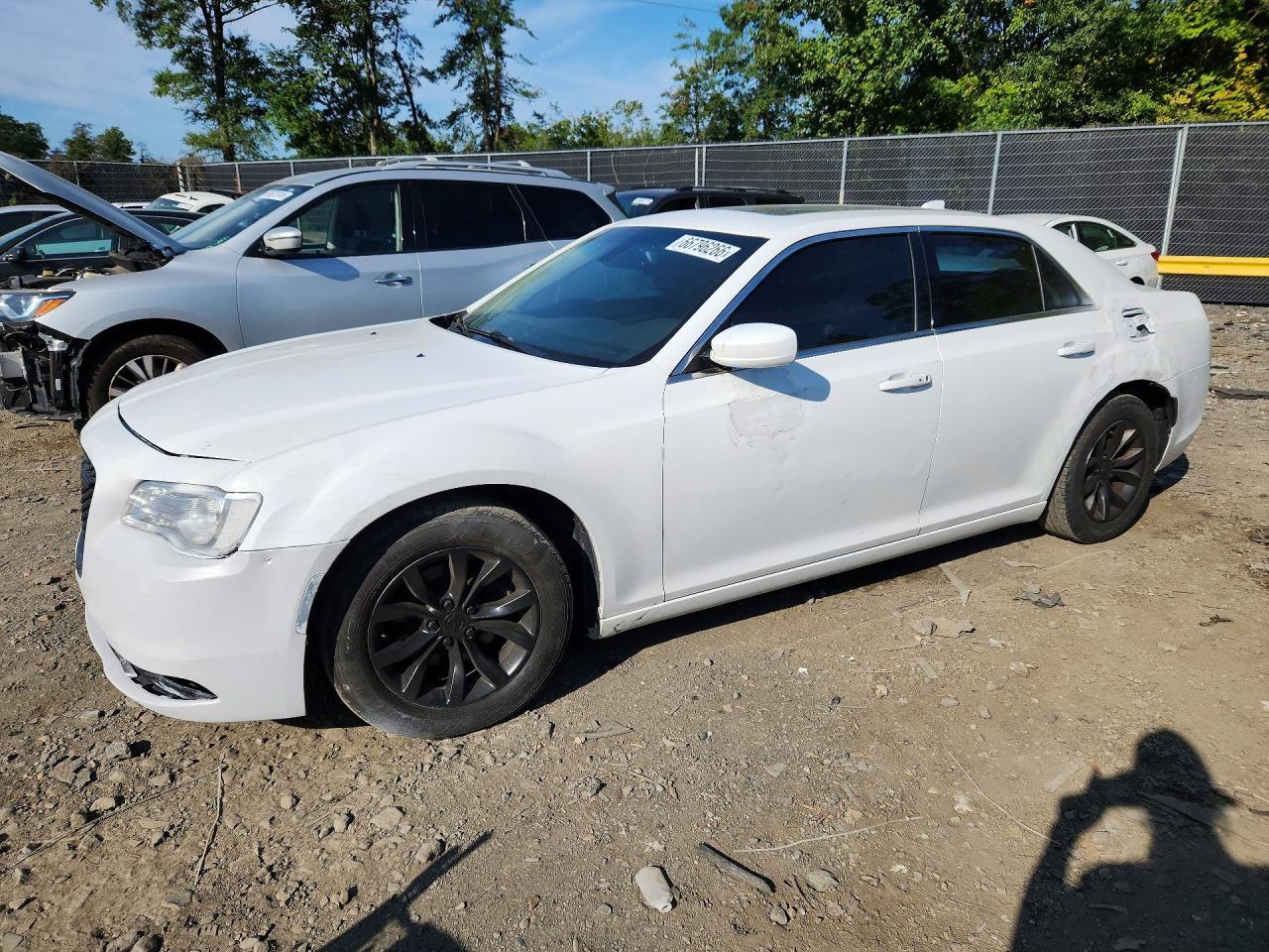 2016 Chrysler 300 Limited - zdjęcie główne