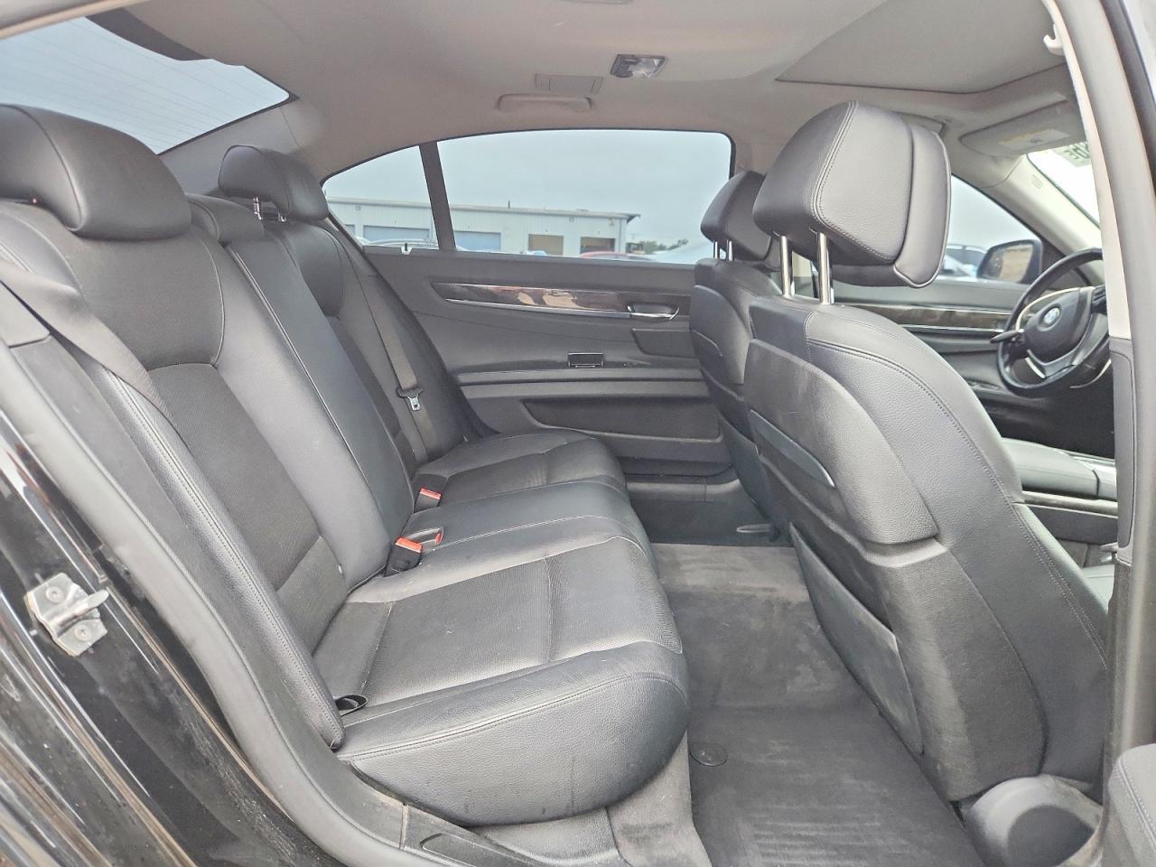 2013 BMW Seria 7 740Li - zdjęcie 10