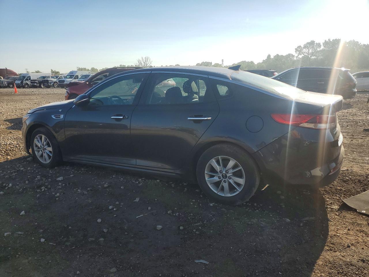 2017 Kia Optima Lx - zdjęcie 2