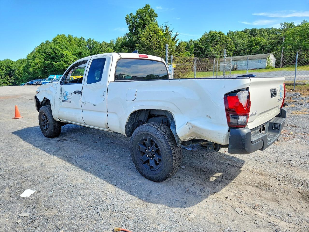 2021 Toyota Tacoma Sr - zdjęcie 2