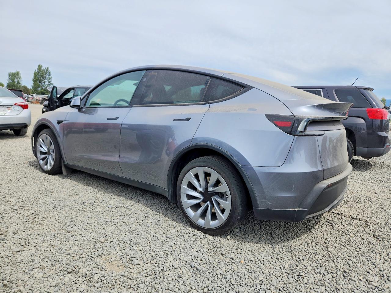 2026 Tesla Model Y - zdjęcie 2