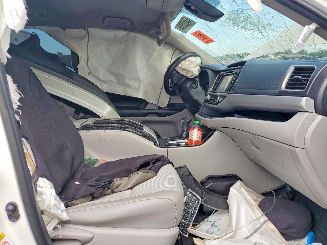 2019 Toyota Highlander Le Plus - zdjęcie 7