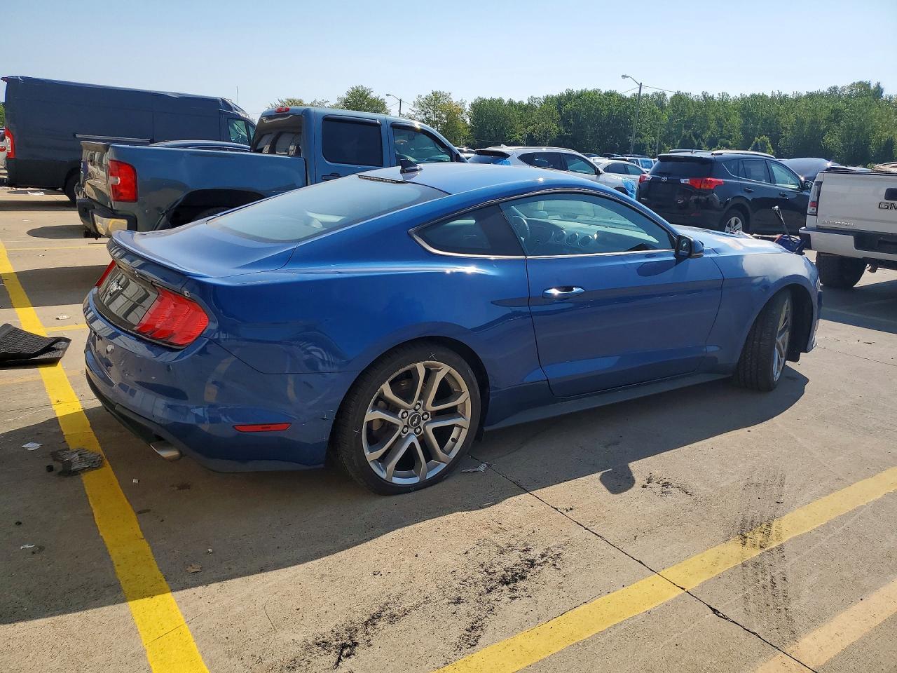 2022 Ford Mustang - zdjęcie 3