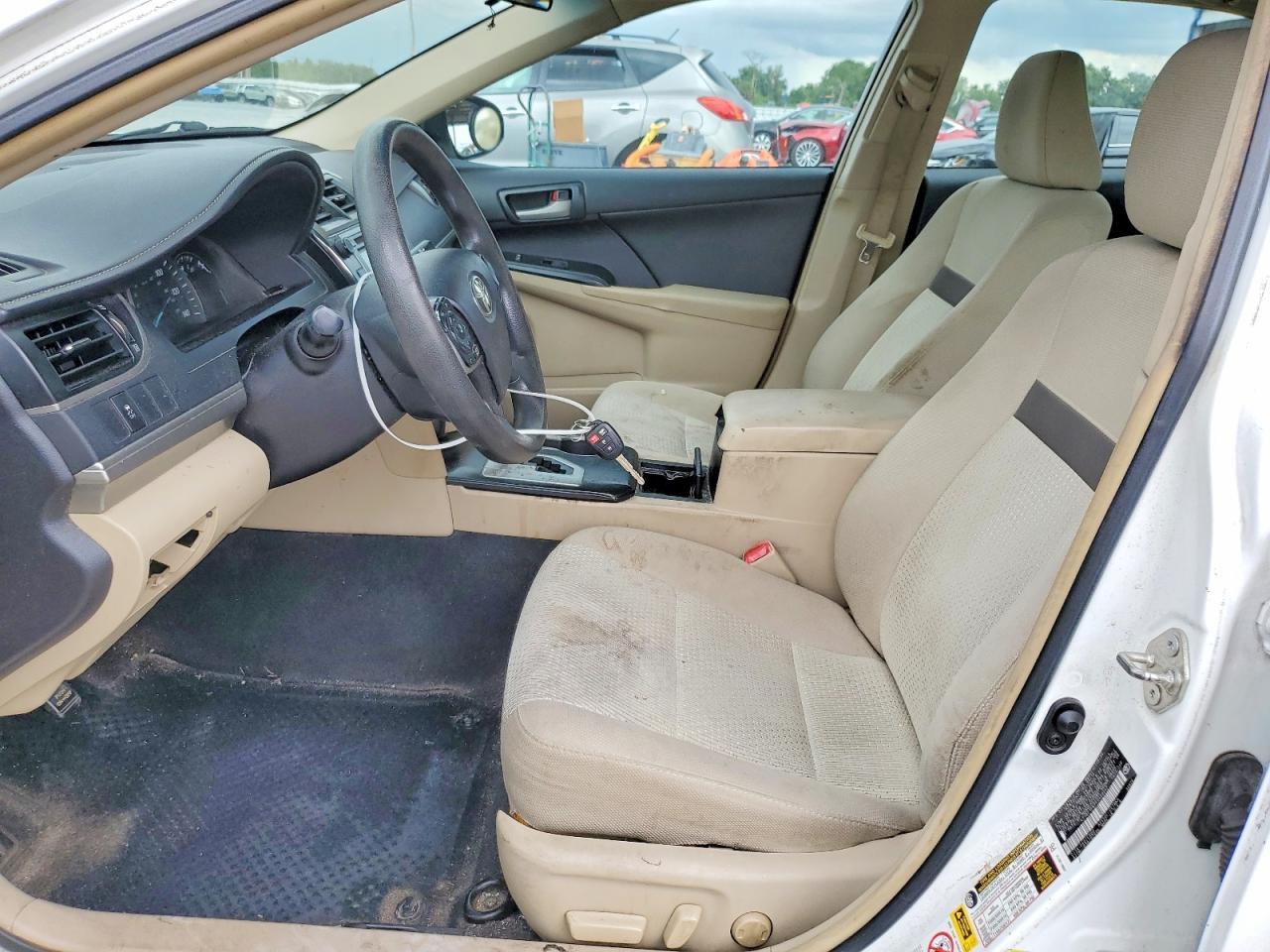 2014 Toyota Camry Le - zdjęcie 7