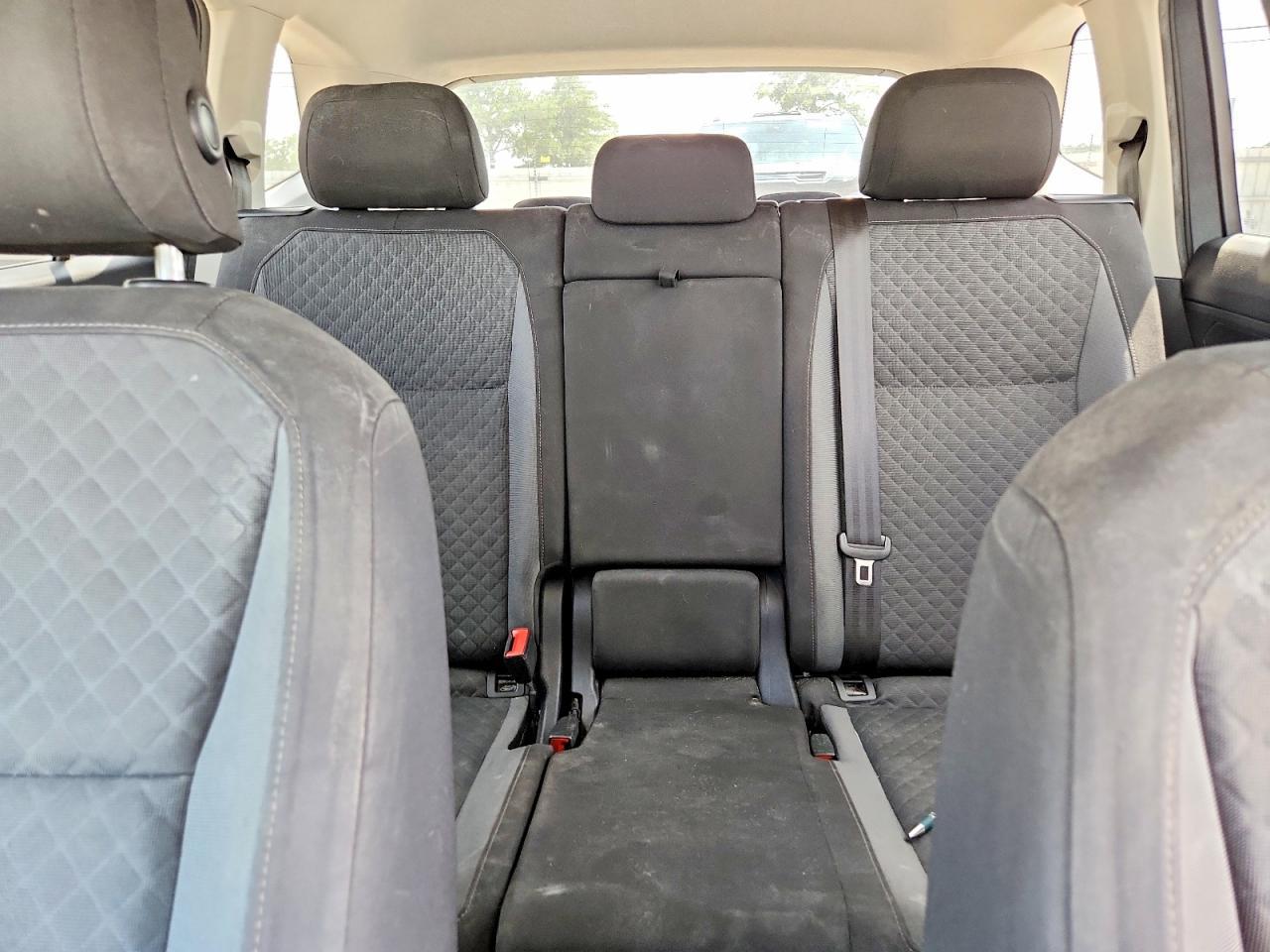 2018 Volkswagen Tiguan S - zdjęcie 10