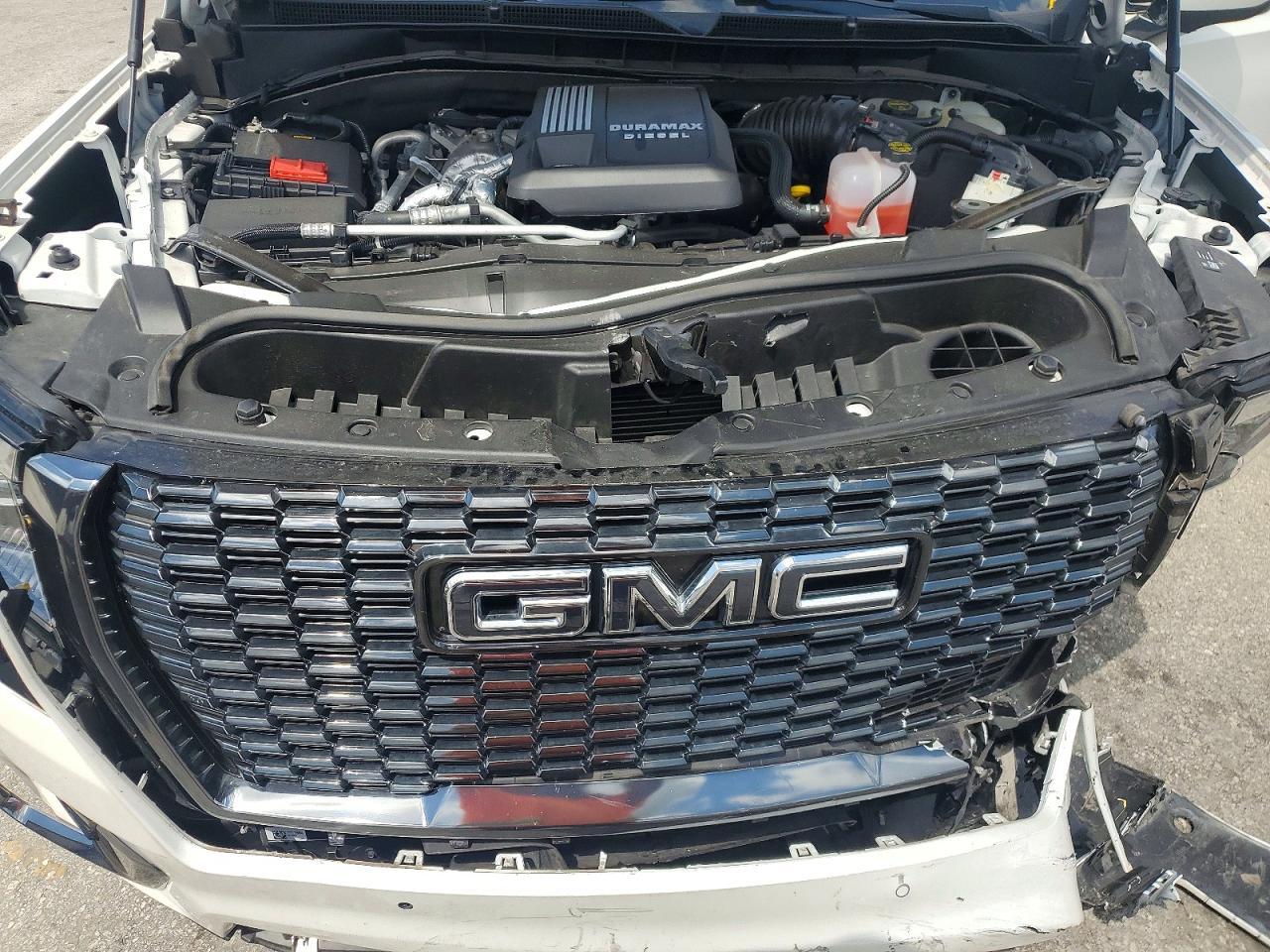 2024 GMC Yukon Denali Ultimate - zdjęcie 12