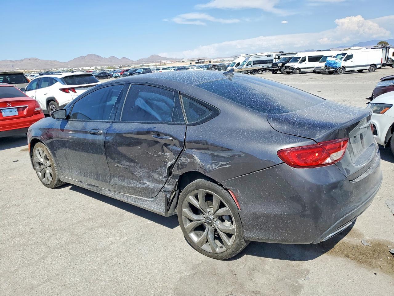 2015 Chrysler 200 S - zdjęcie 2