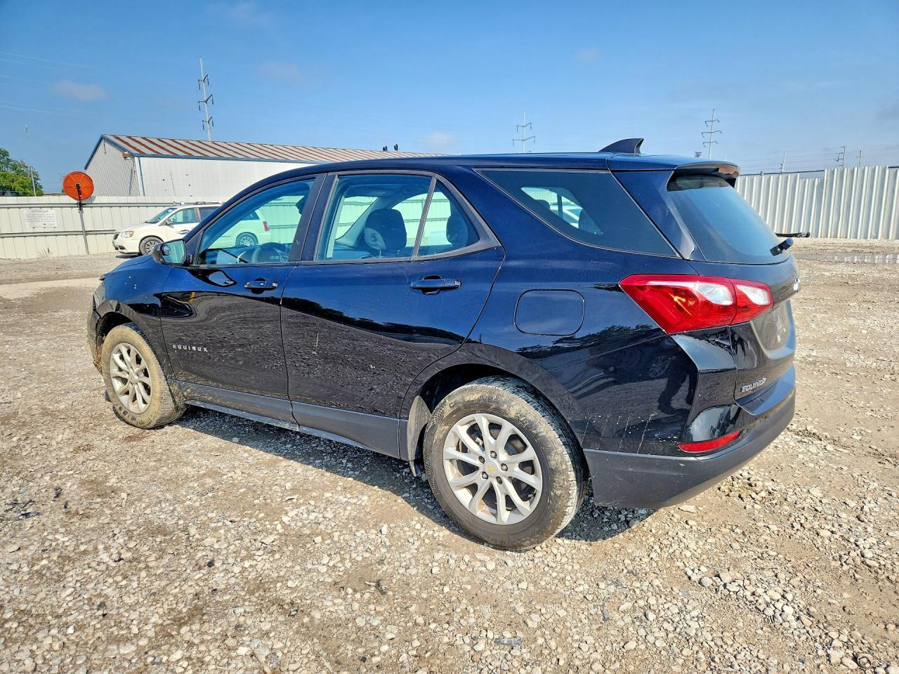 2020 Chevrolet Equinox Ls - zdjęcie 2
