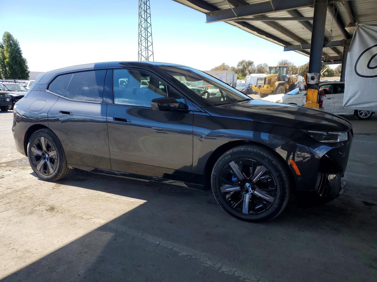 2024 BMW Ix xDrive50 - zdjęcie 4