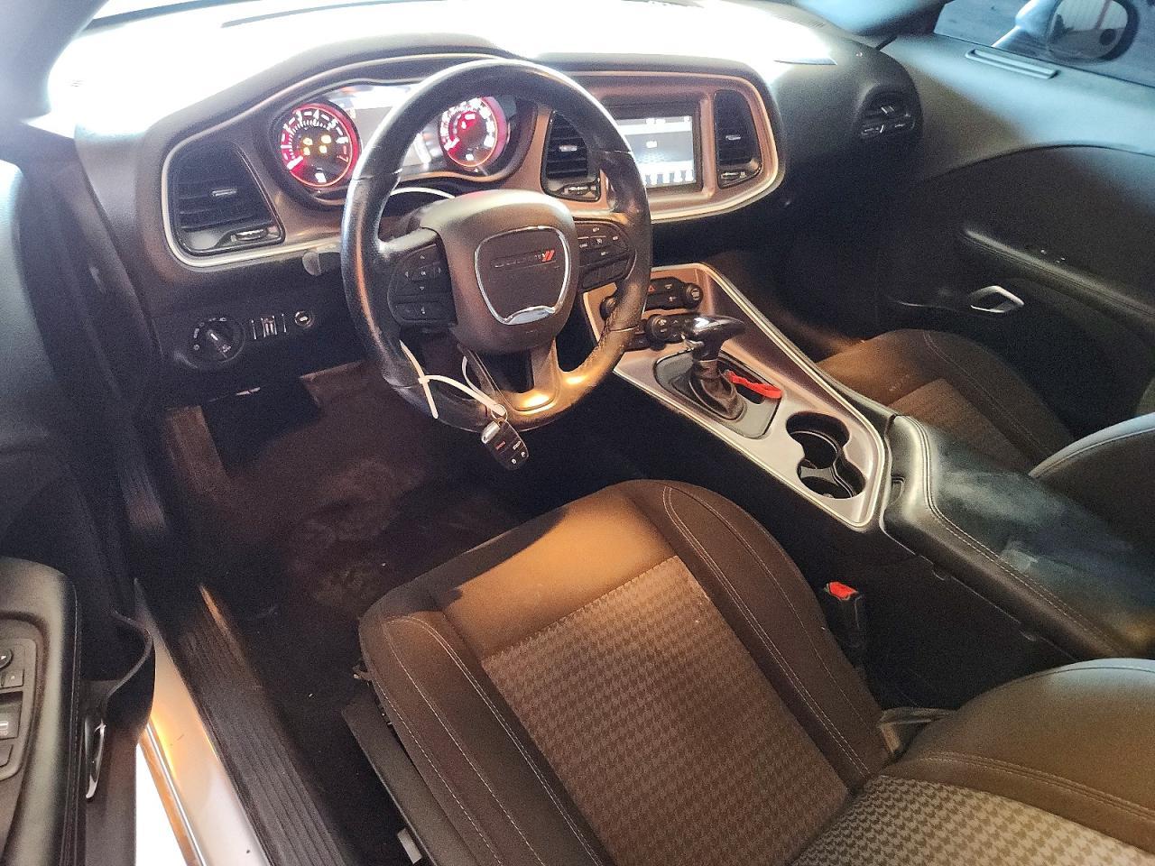 2022 Dodge Challenger Sxt - zdjęcie 8