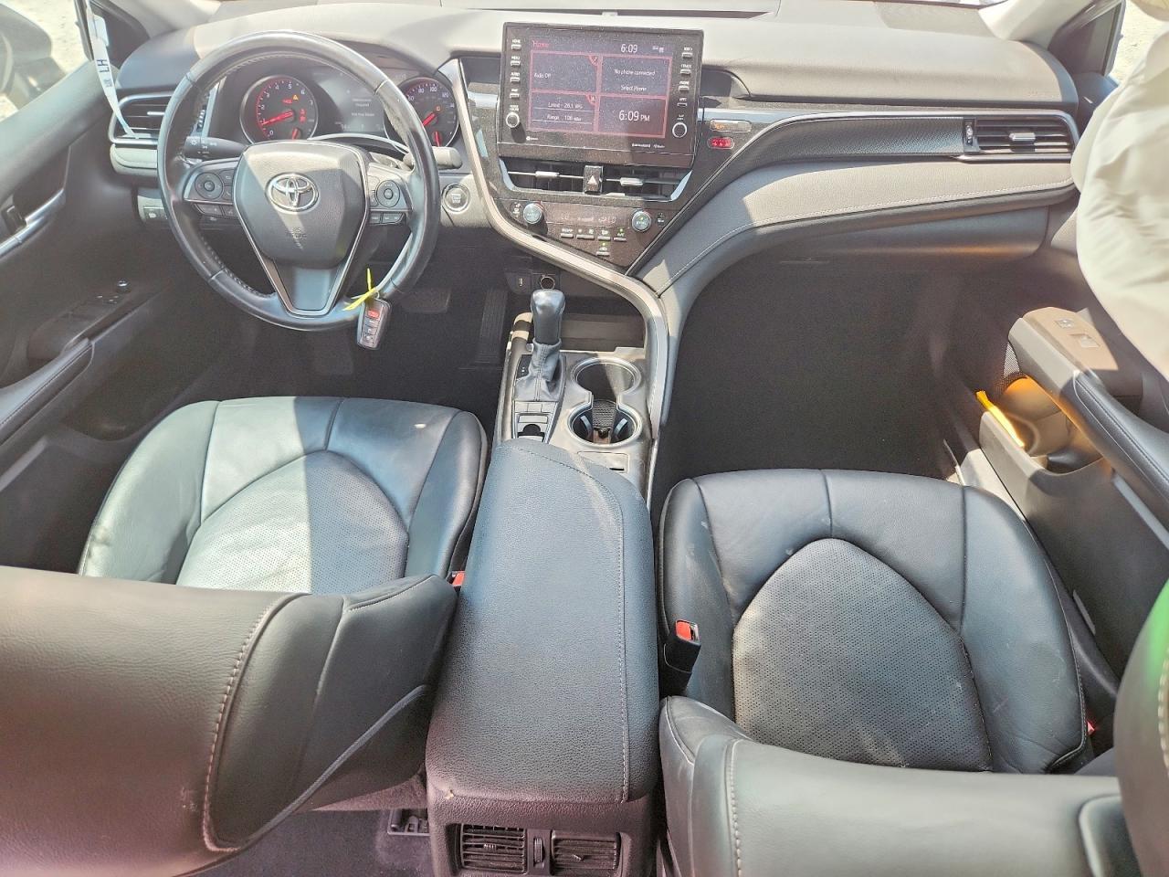 2021 Toyota Camry Xse - zdjęcie 8