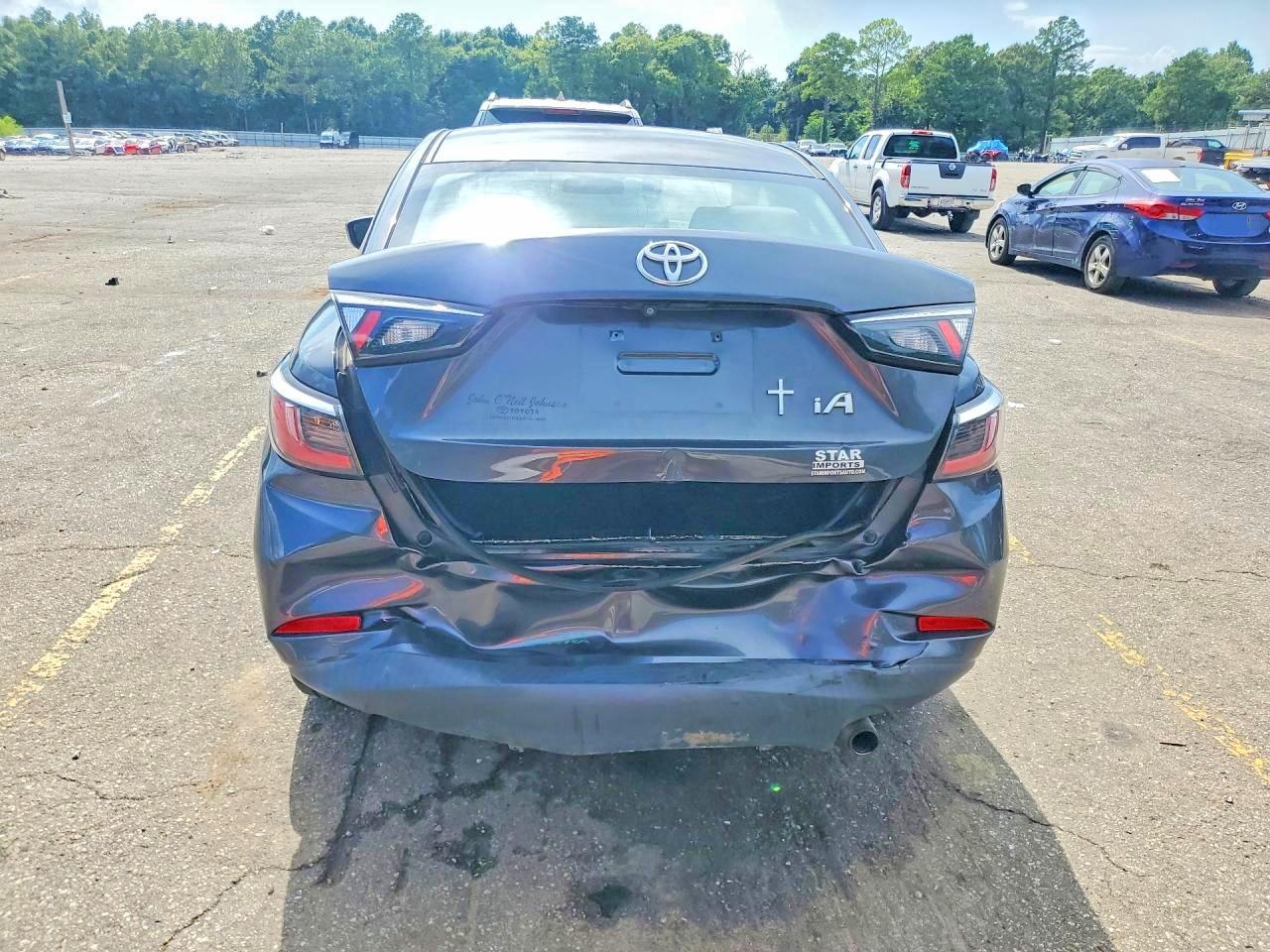 2017 Toyota Yaris Ia Base - zdjęcie 6