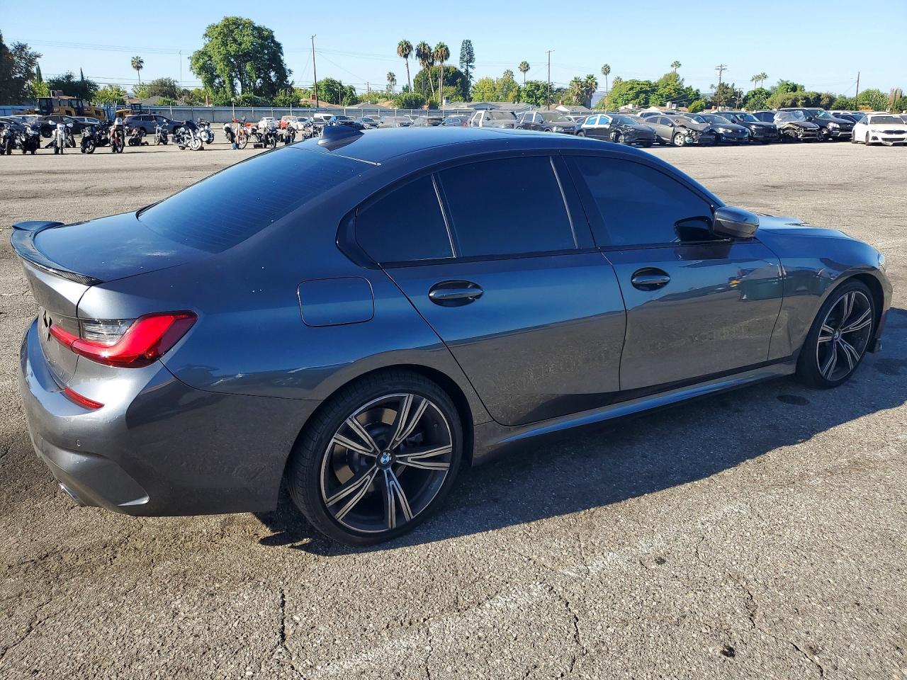 2019 BMW Seria 3 330i - zdjęcie 3
