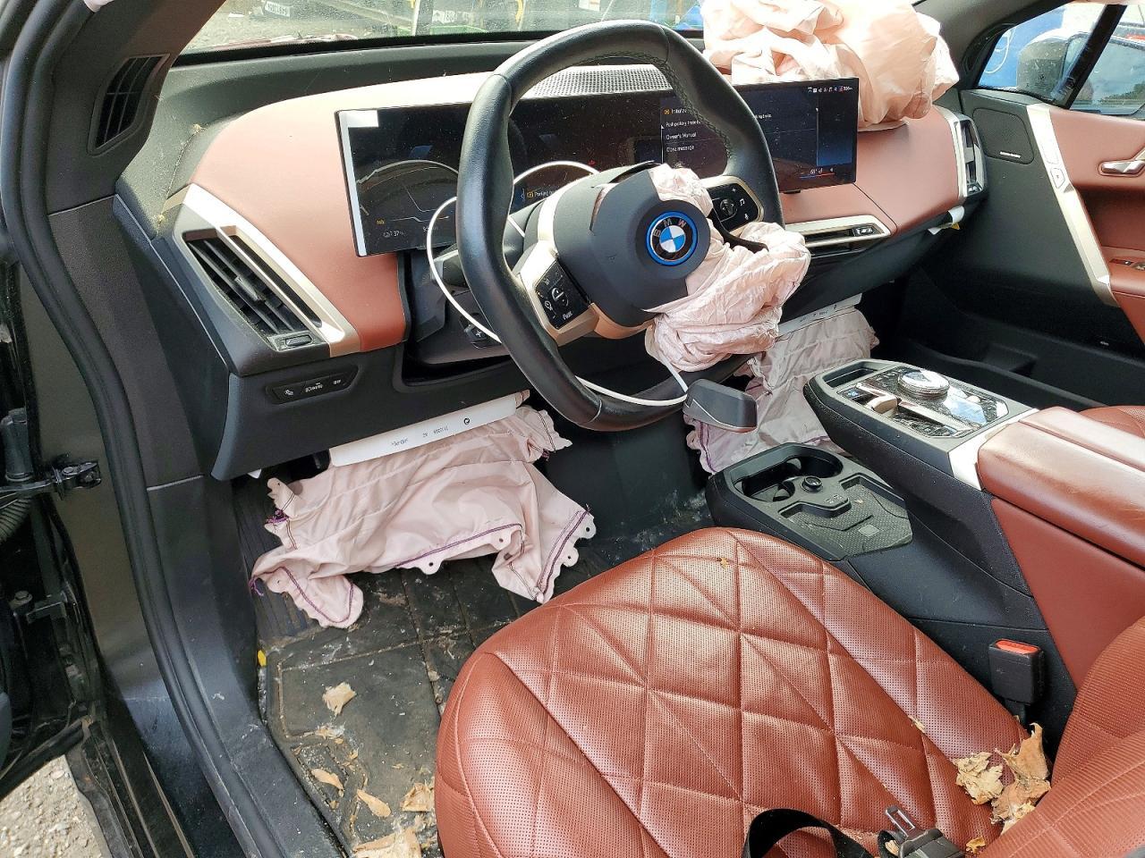 2025 BMW Ix xDrive50 - zdjęcie 8