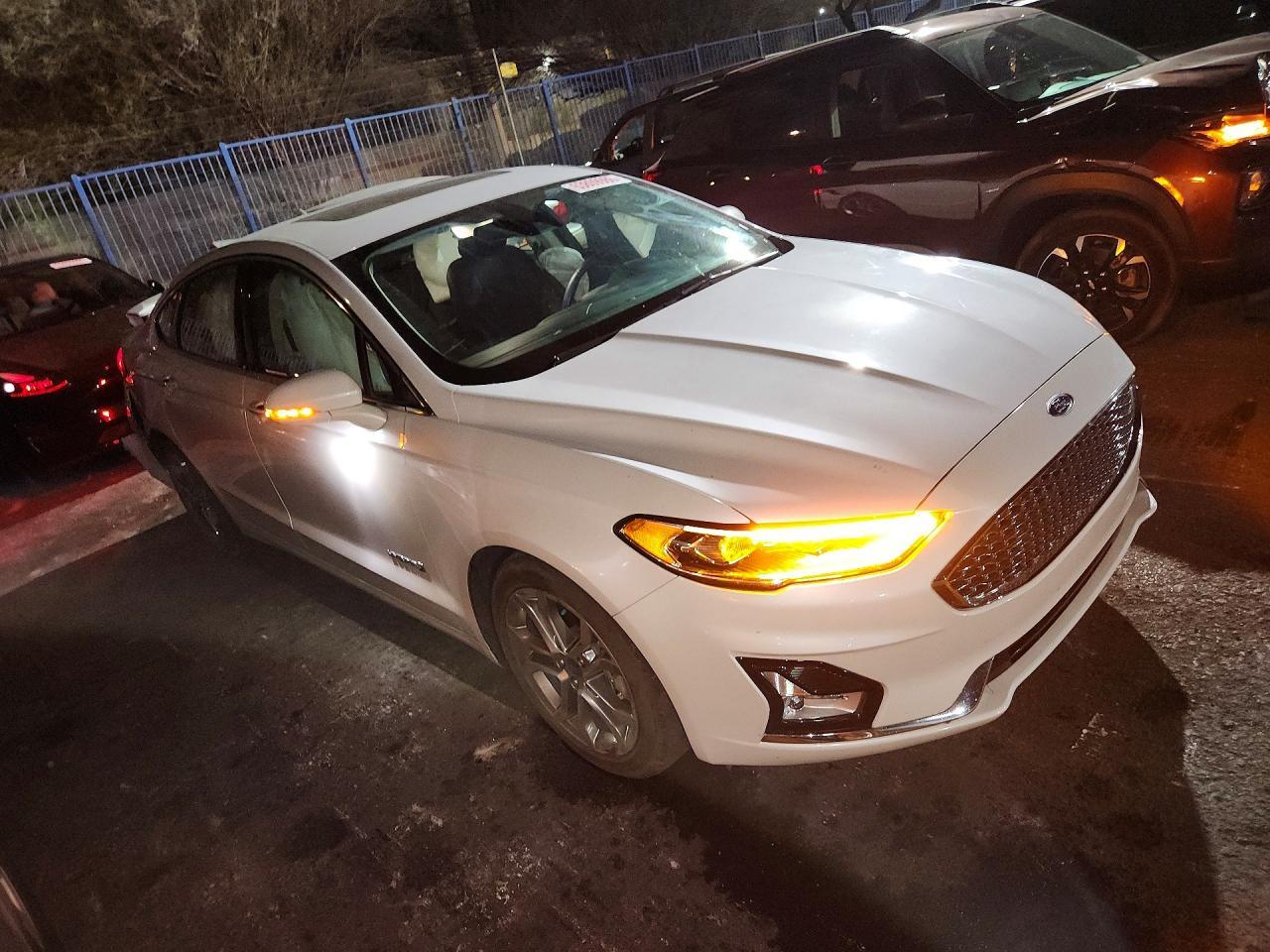 2019 Ford Fusion Titanium - zdjęcie 4
