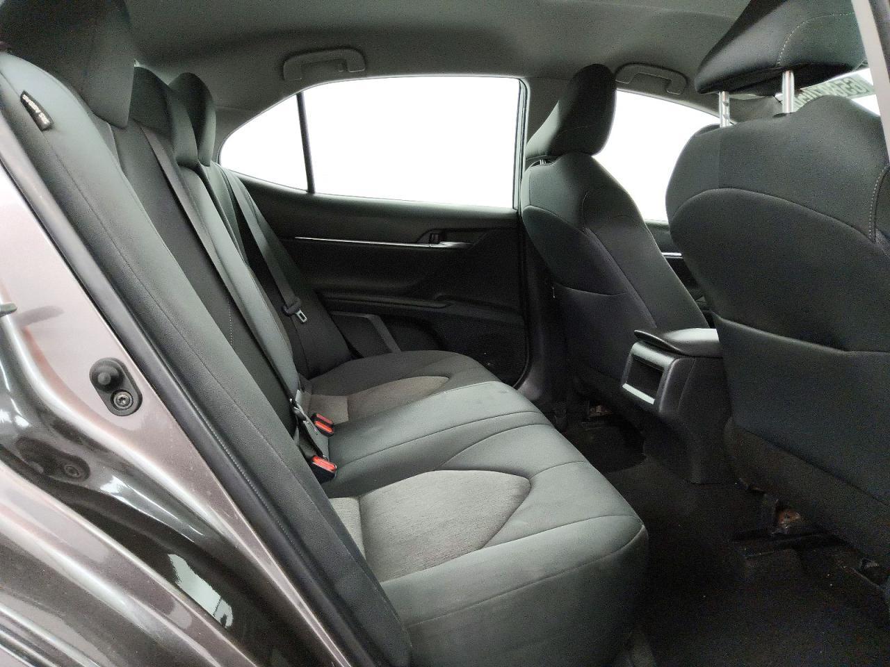 2022 Toyota Camry Le - zdjęcie 10