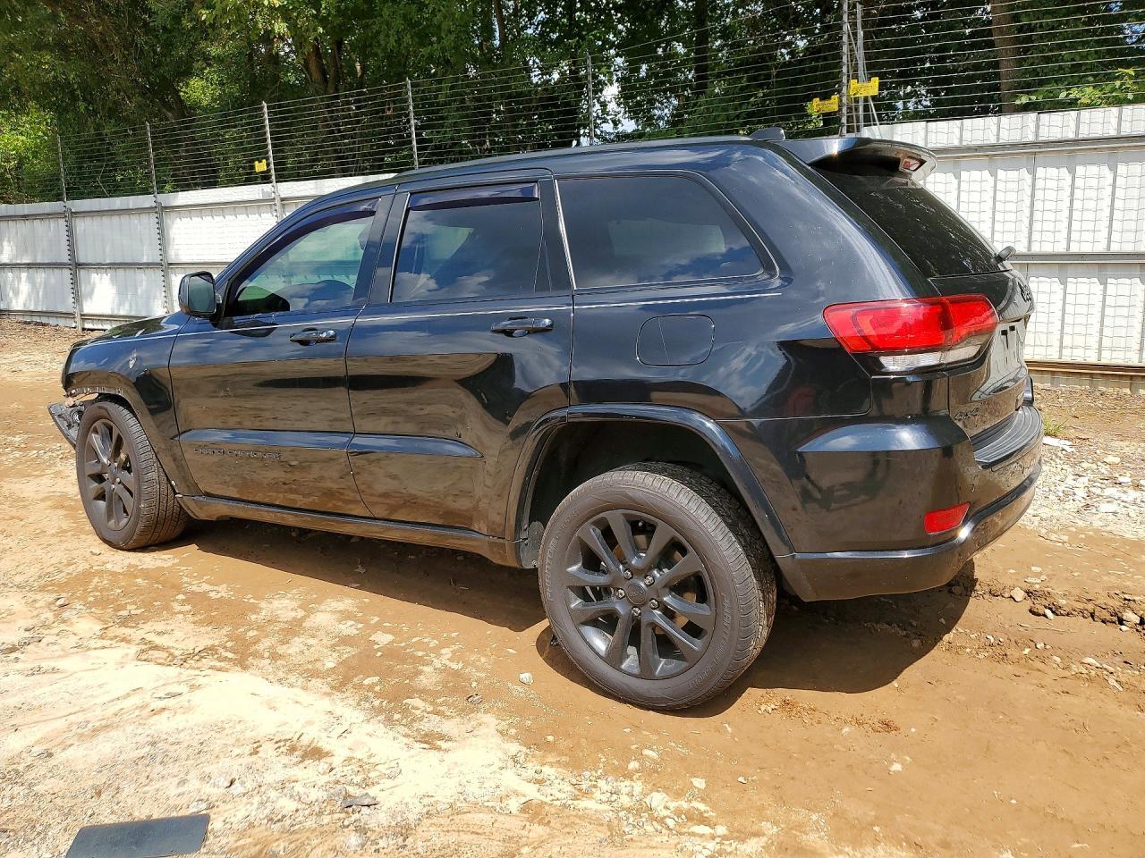 2018 Jeep Grand Cherokee Laredo - zdjęcie 2
