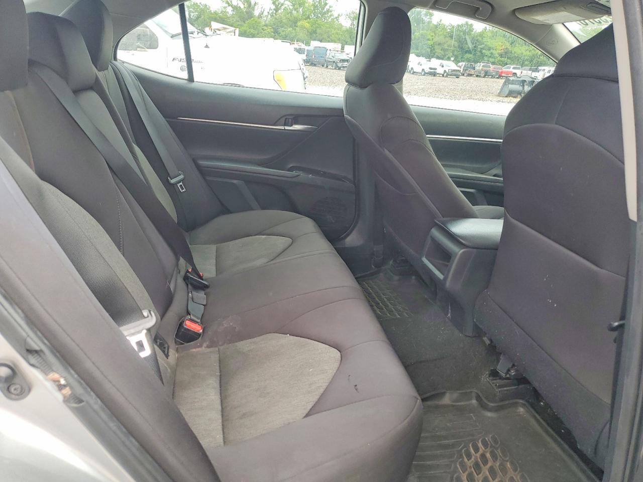 2019 Toyota Camry Le - zdjęcie 10