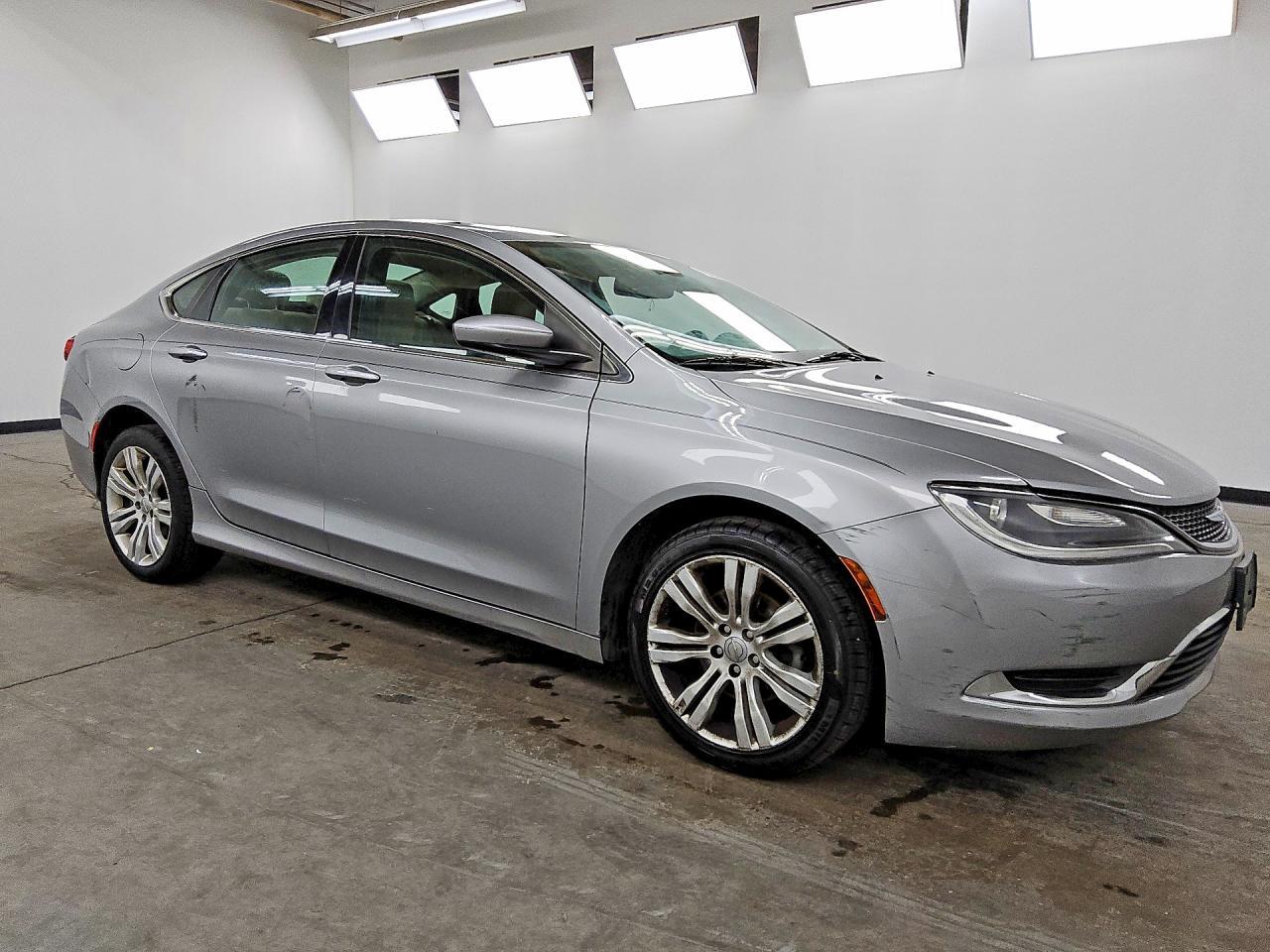 2015 Chrysler 200 Limited - zdjęcie 4