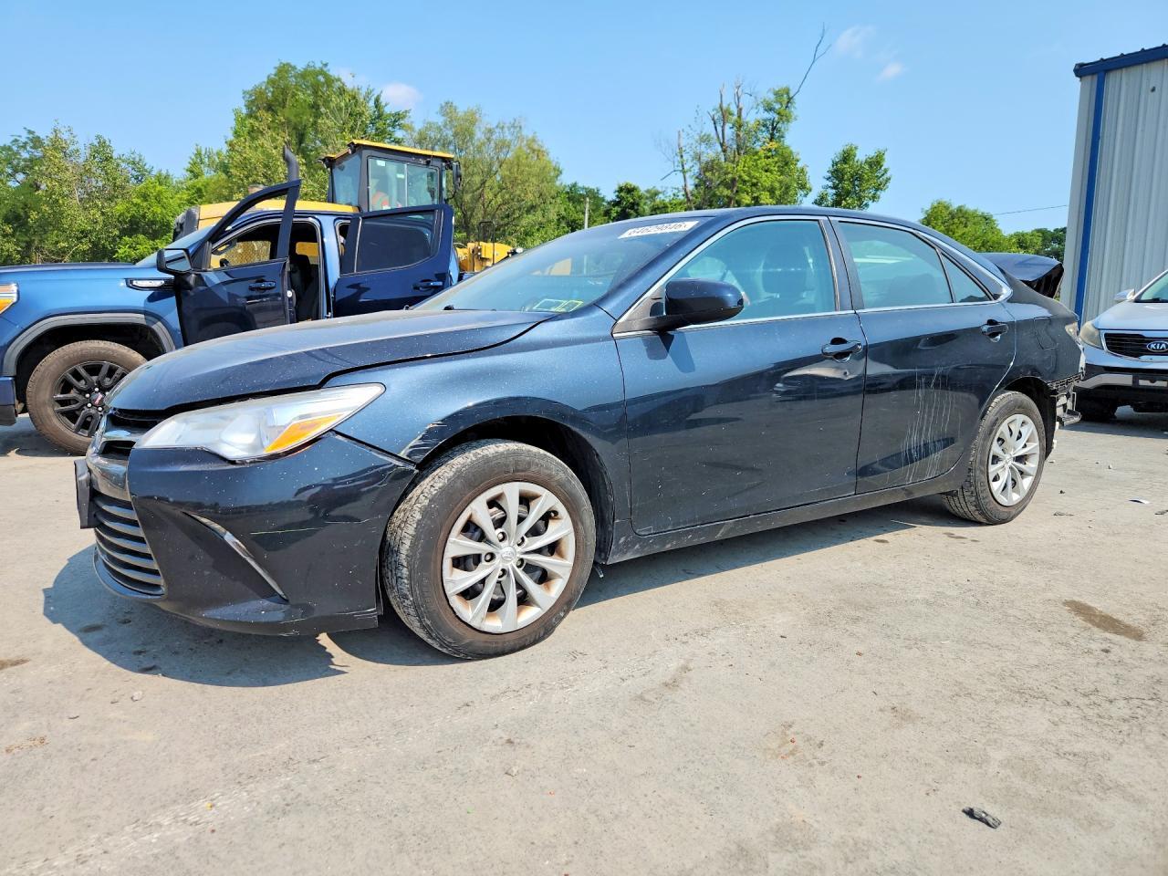2017 Toyota Camry Le - zdjęcie główne