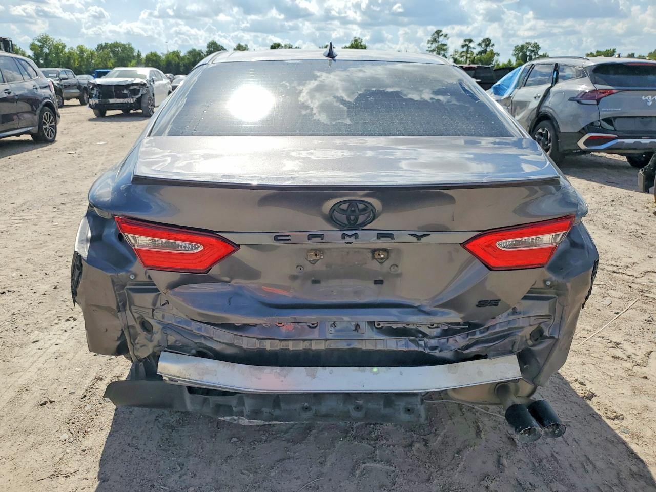2020 Toyota Camry Se - zdjęcie 6