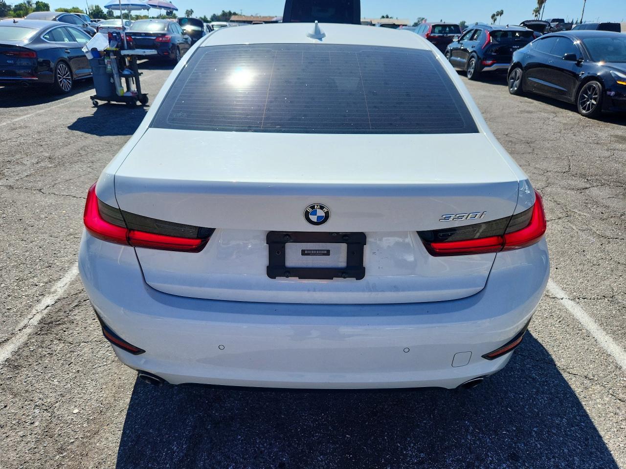 2021 BMW 330I - zdjęcie 6