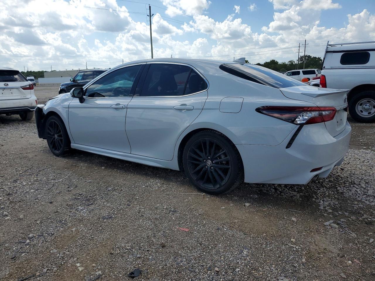 2023 Toyota Camry Xse - zdjęcie 2