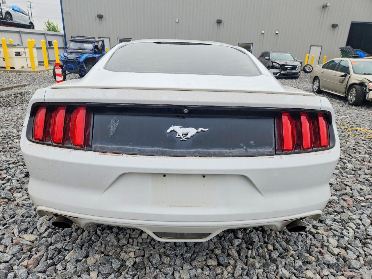 2015 Ford Mustang - zdjęcie 6