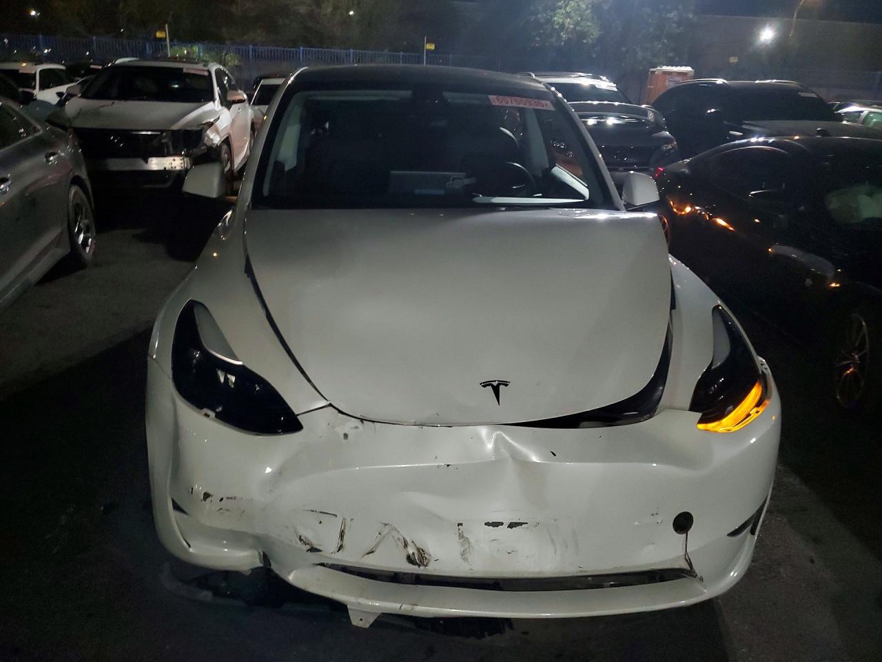 2024 Tesla Model Y - zdjęcie 5