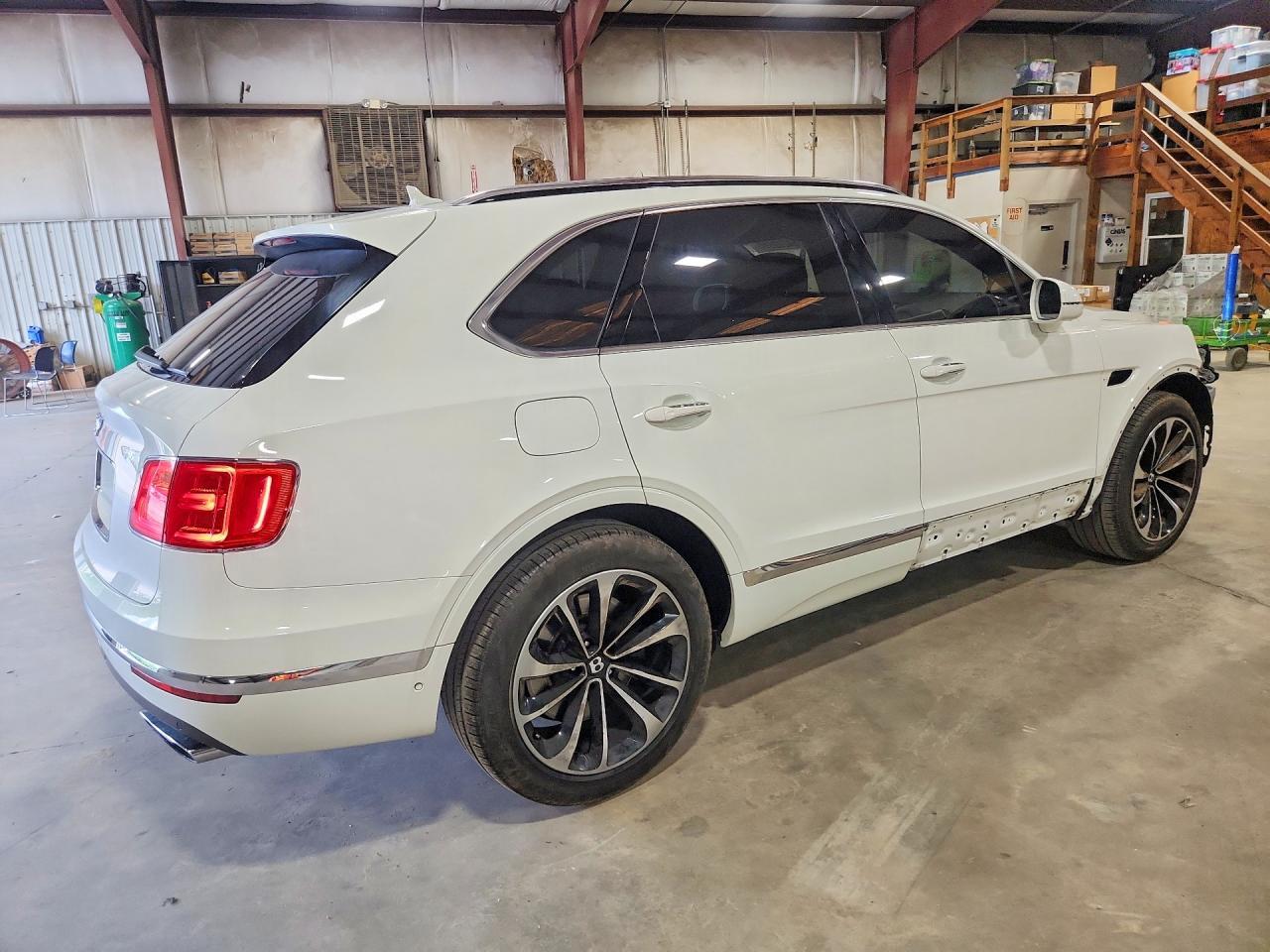 2017 Bentley Bentayga - zdjęcie 3