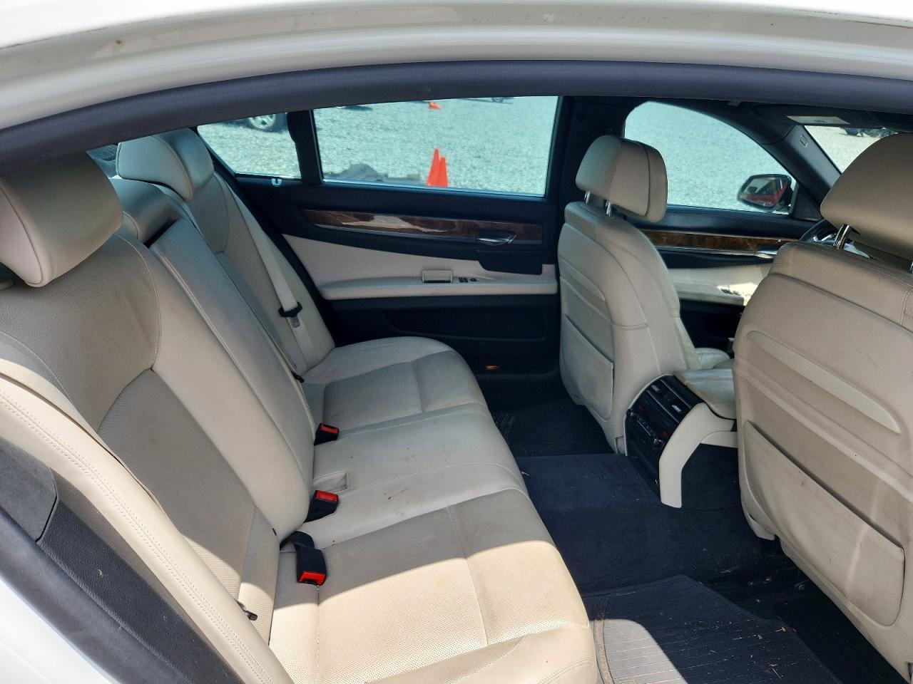 2014 BMW 750 Li - zdjęcie 10