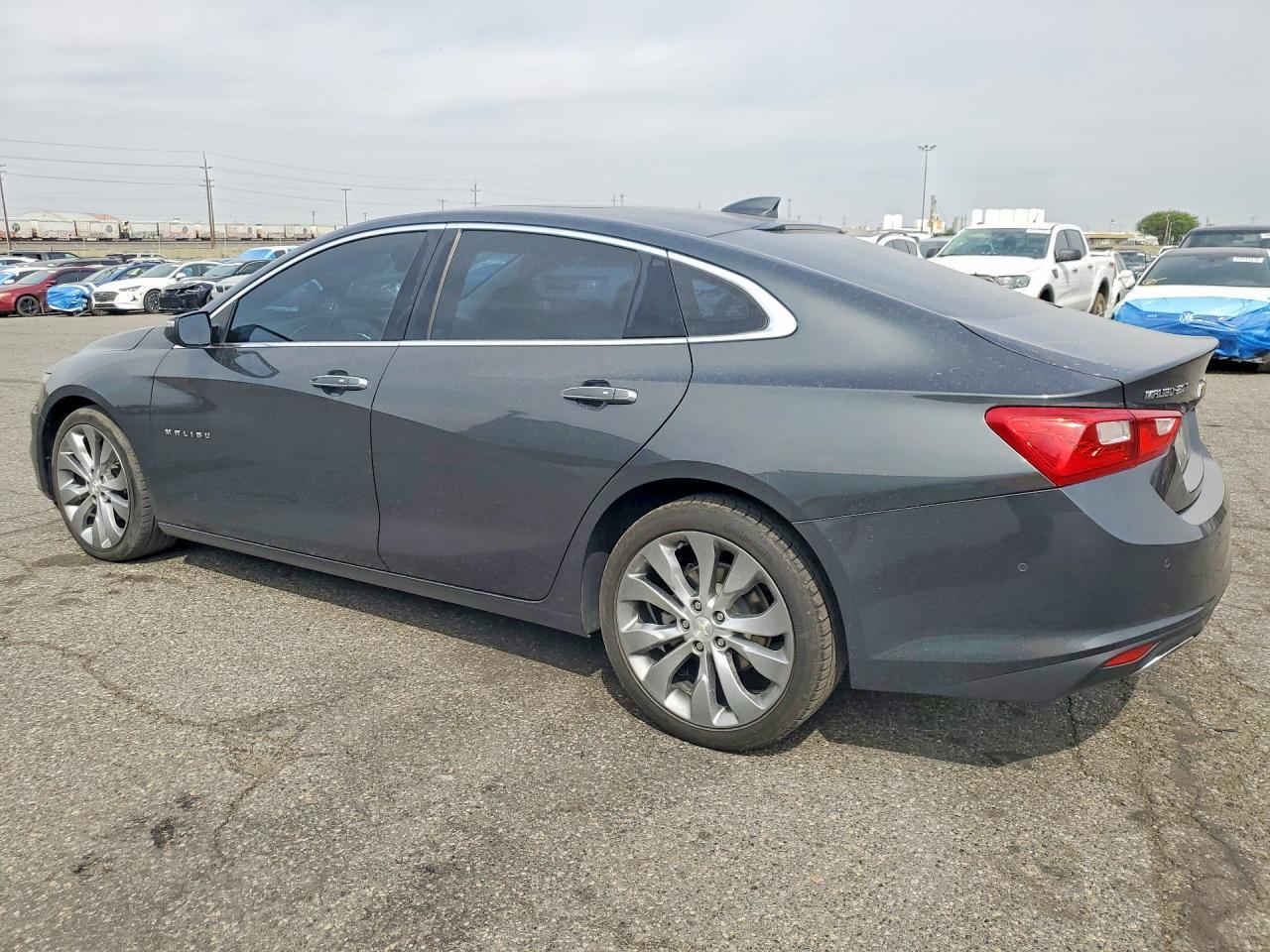 2017 Chevrolet Malibu Premier - zdjęcie 2