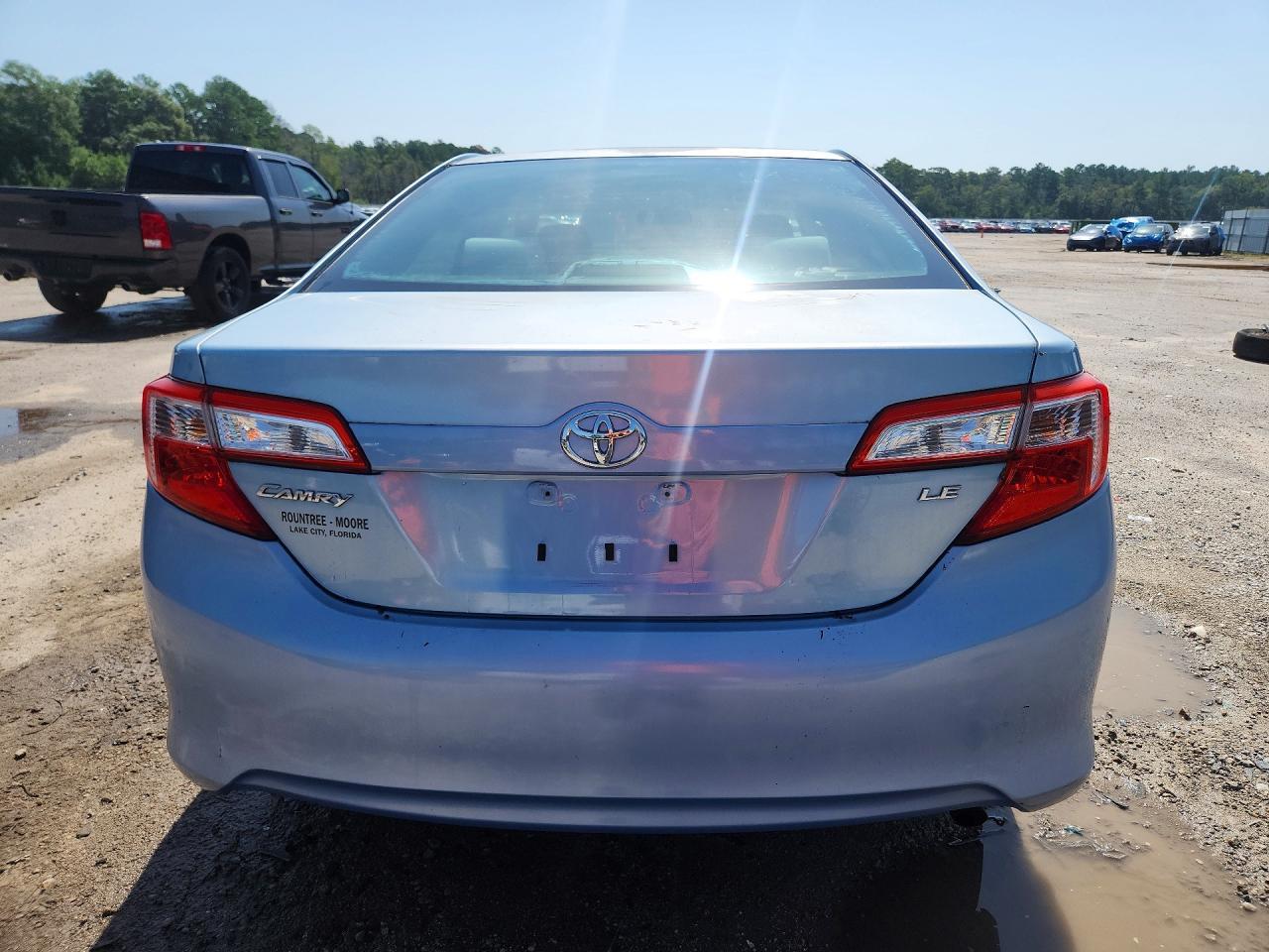 2025 Toyota Camry - zdjęcie 6