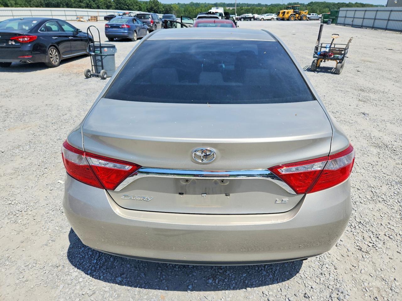 2015 Toyota Camry Le - zdjęcie 6