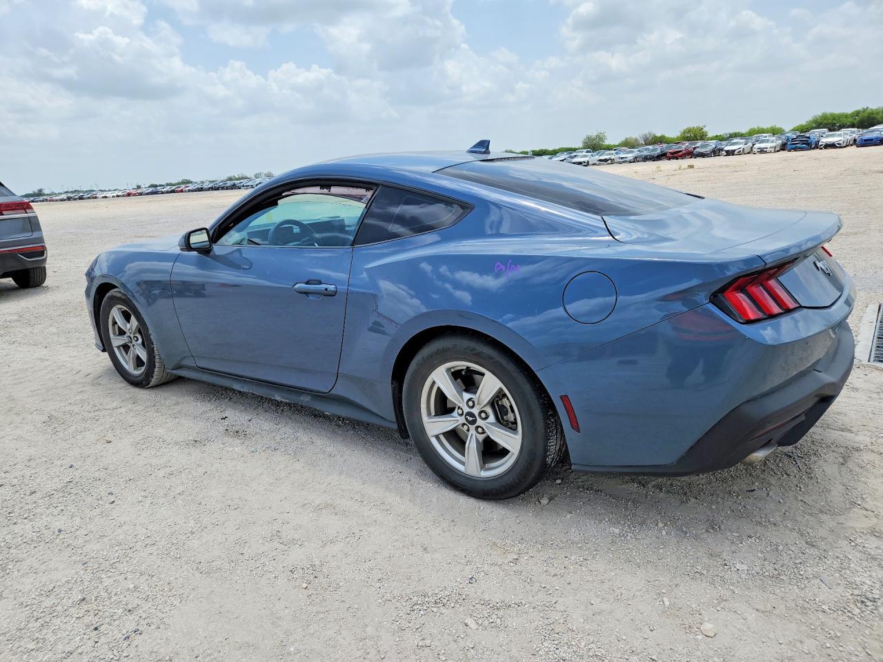 2024 Ford Mustang - zdjęcie 2