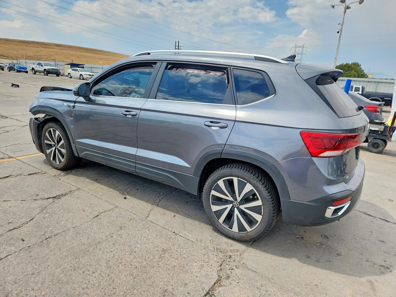 2022 Volkswagen Taos Se - zdjęcie 2