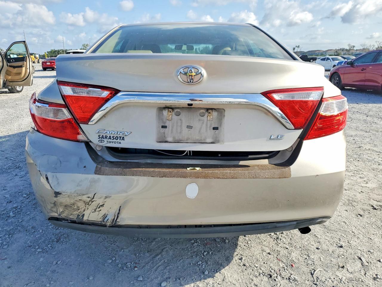 2016 Toyota Camry Le - zdjęcie 6