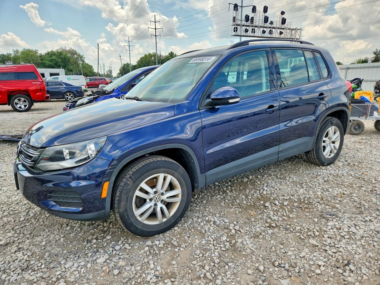 2016 Volkswagen Tiguan S - zdjęcie główne