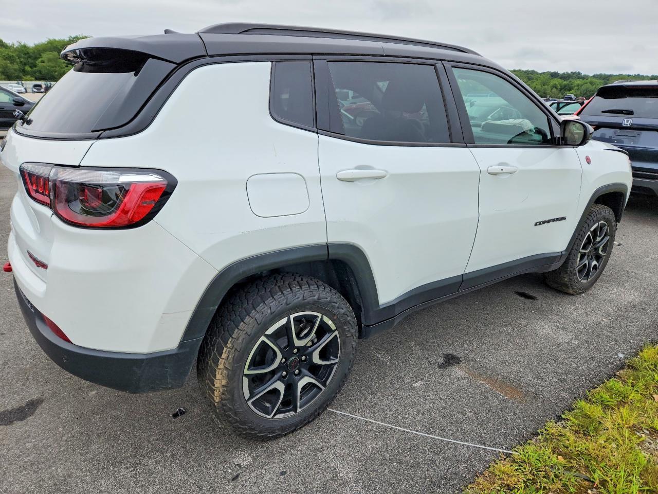 2025 Jeep Compass Trailhawk - zdjęcie 3