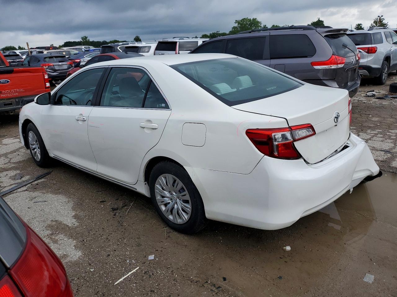 2013 Toyota Camry Le - zdjęcie 2