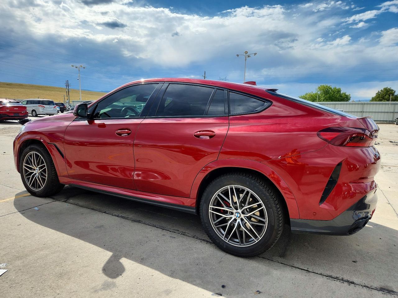 2022 BMW X6 xDrive40I - zdjęcie 2