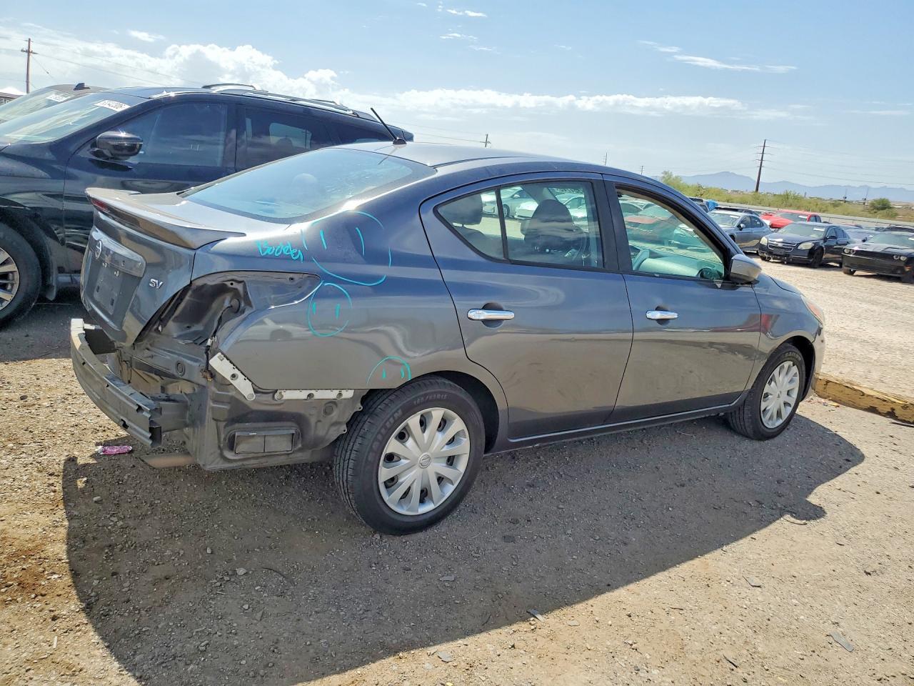 2018 Nissan Versa Sv - zdjęcie 3