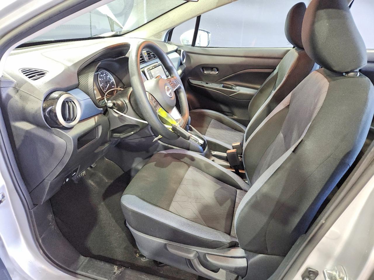 2025 Nissan Versa Sv - zdjęcie 7